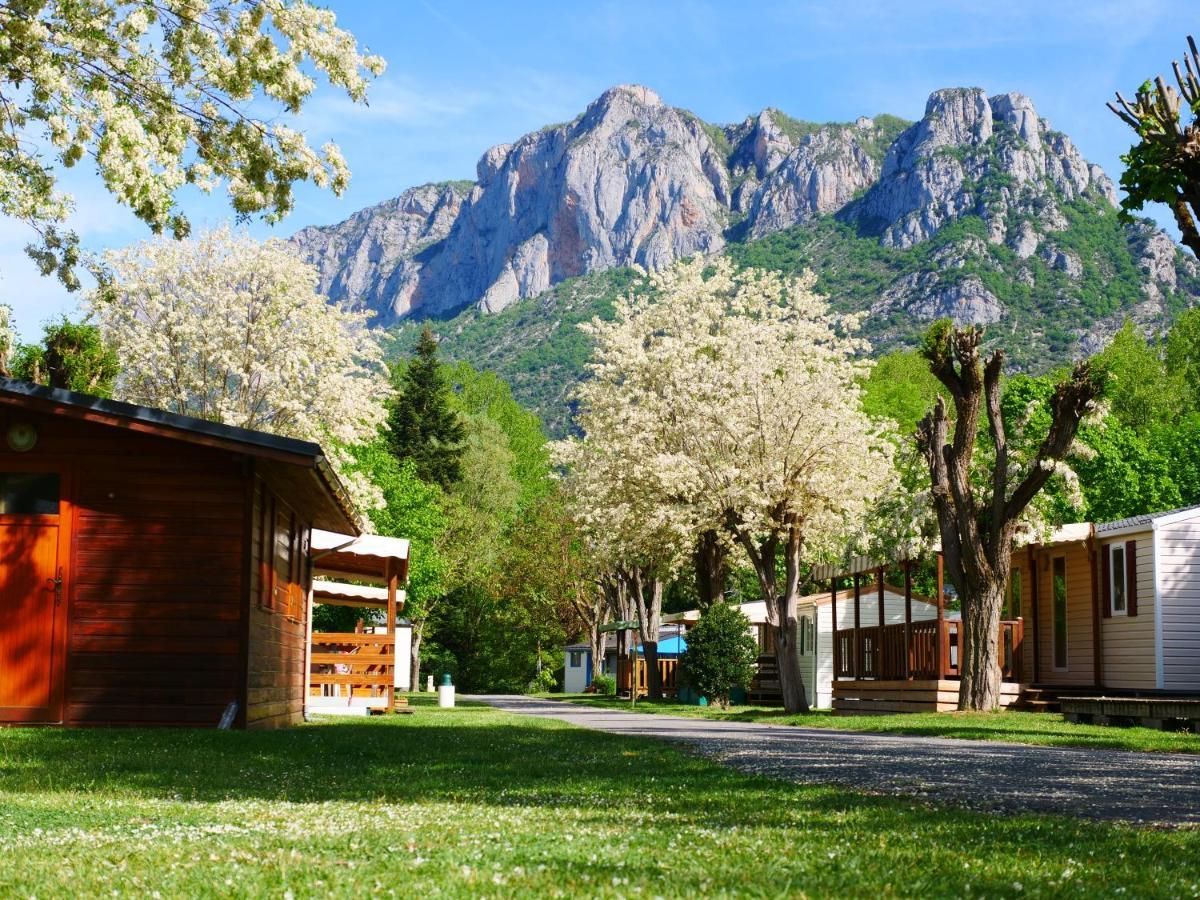 Camping Pays De Beille Les Cabannes  Exteriör bild